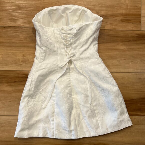 Short White Jacquard Satin Dress with Bow - Size 6 - Picture 5 of 10
